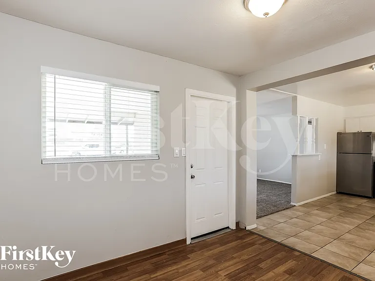 2114 W Sunnyside Dr — Photo 5
