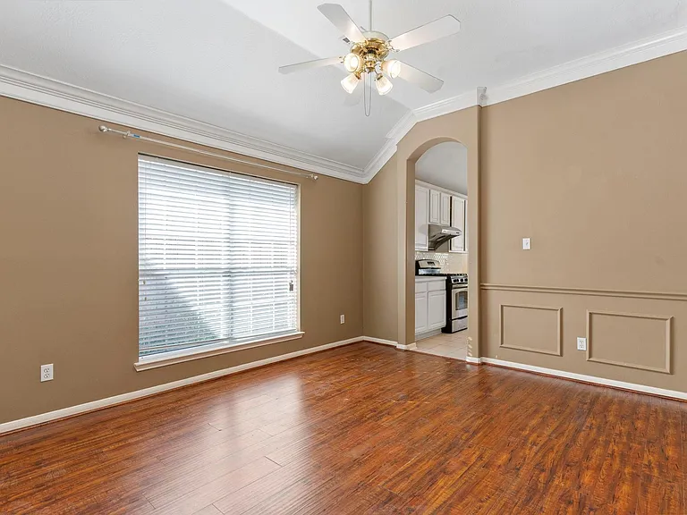 10415 Courtley St — Photo 25