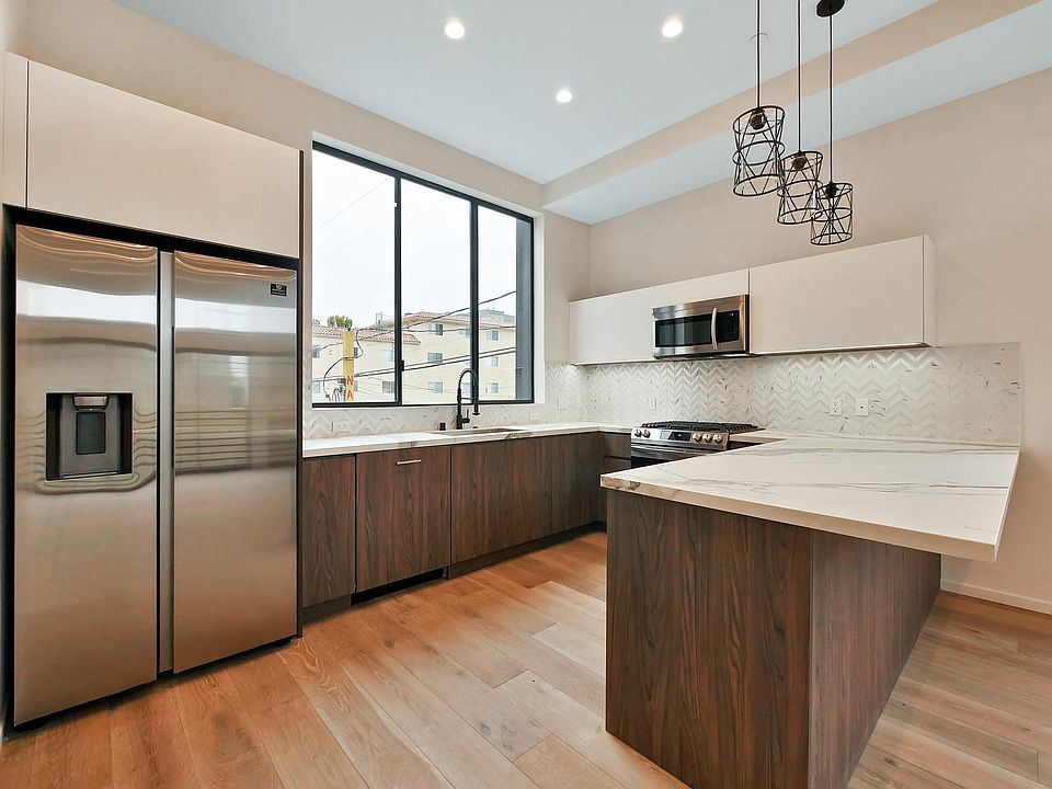 1st image of 953 Wilcox Ave #2