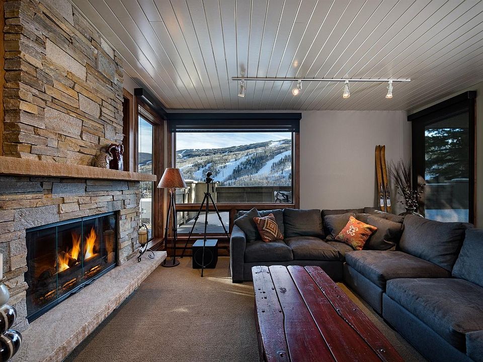 Family room... Views! Deck!