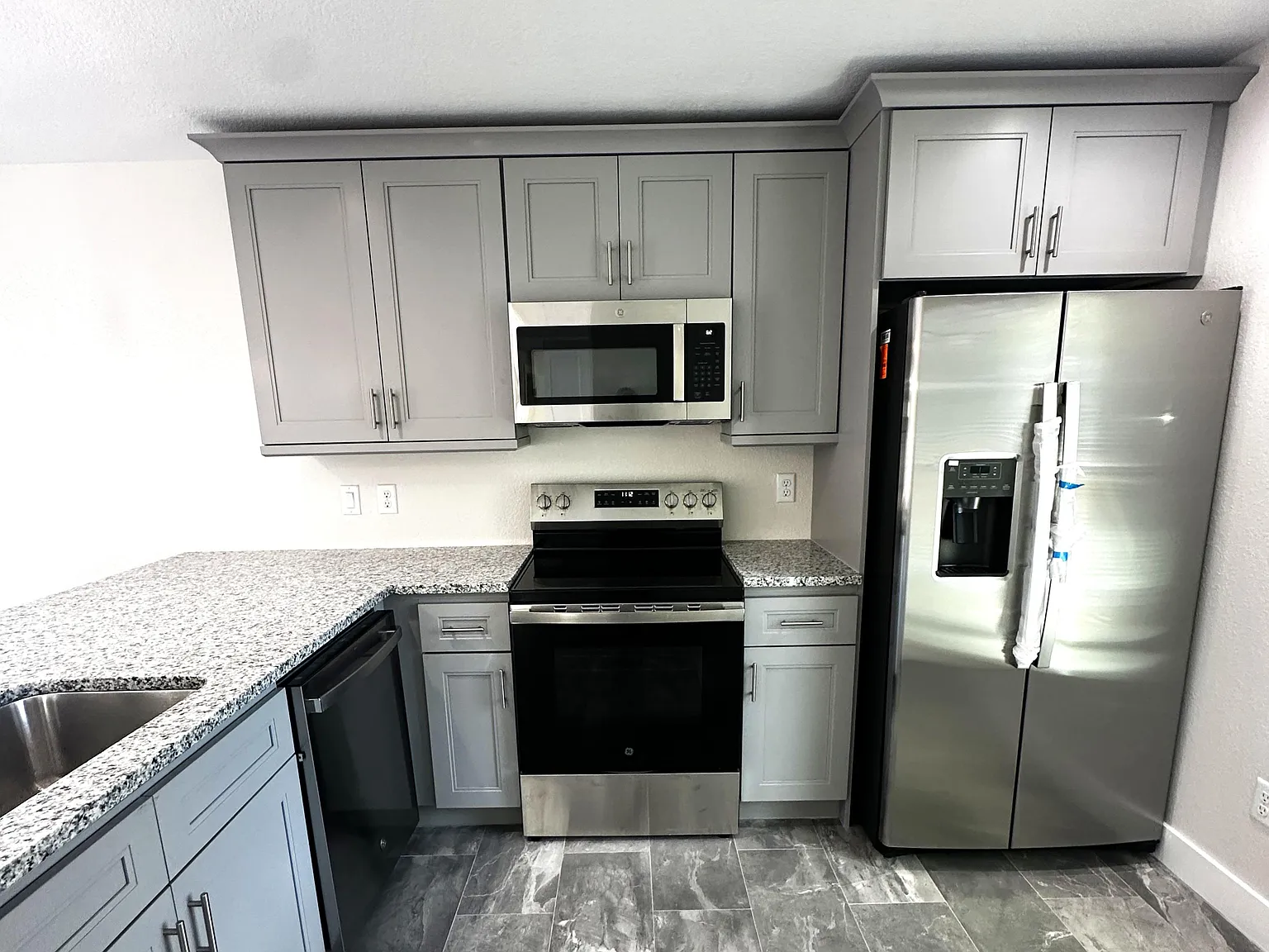 2 bed, 750 sqft, $2,050 — Photo 3