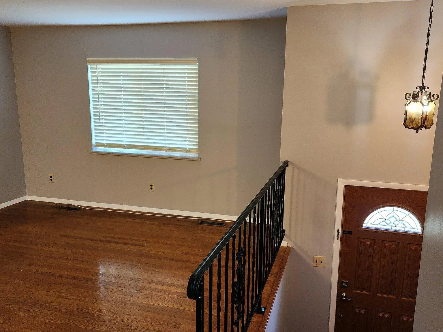 4 bed, 2.0 bath, 870 sqft, $3,000 — Photo 2