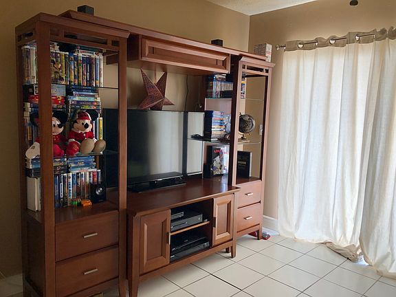 Living Room - Cable Ready
