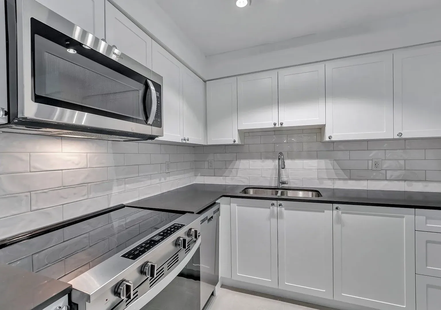 1371 Harwood Street — Photo 4