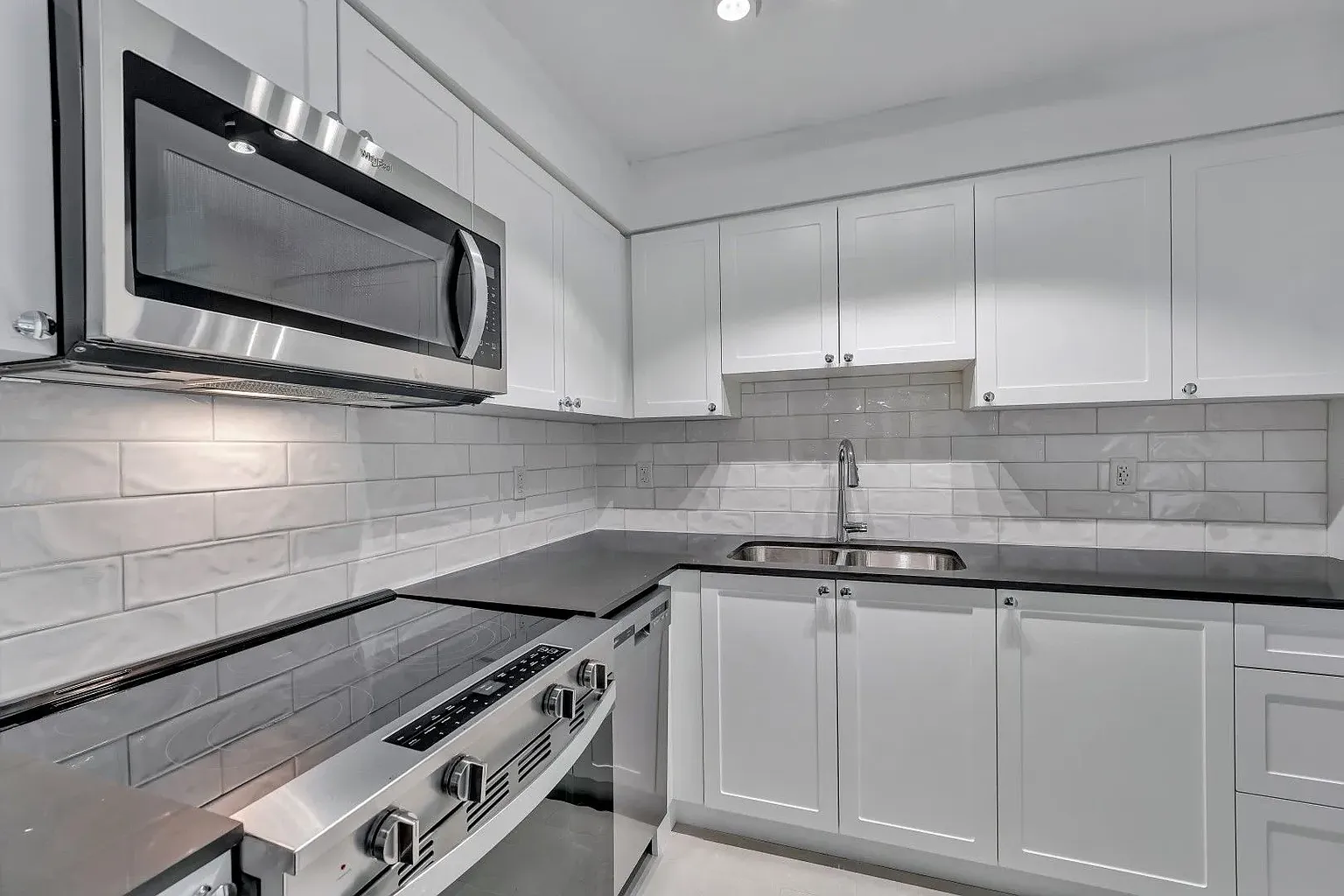 1371 Harwood St #1109802 photo 1