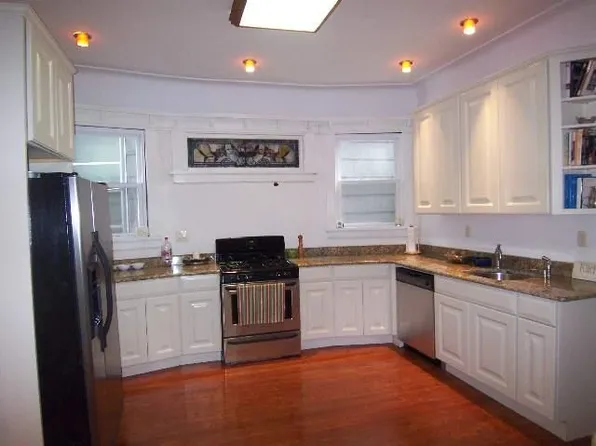 887 Montgomery Street image 3 of 11