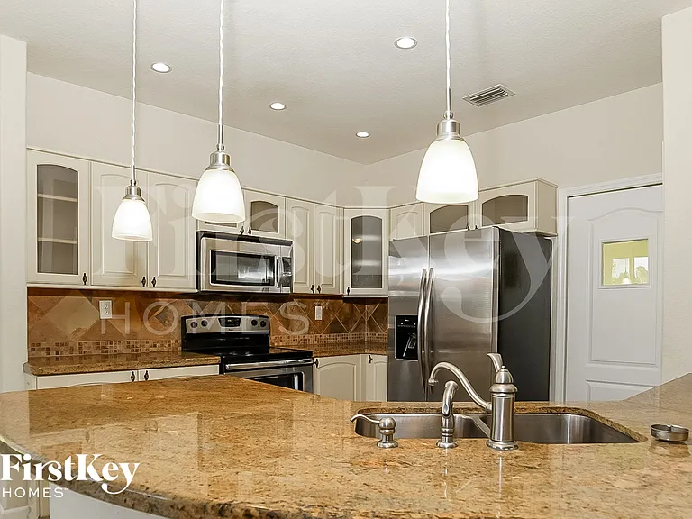 1246 SW 146th Ct — Photo 6