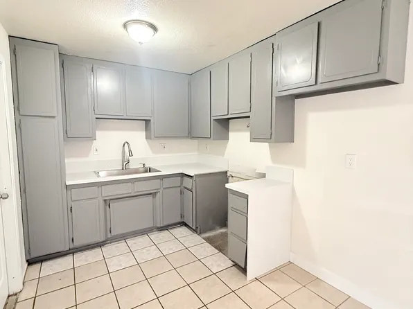 15080 Sequoia St APT B, Hesperia, CA 92345