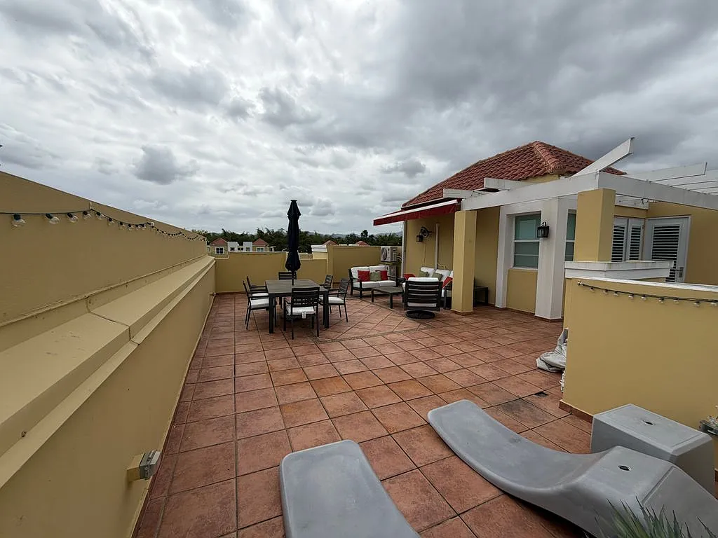 3 bed, 3.0 bath, 1941 sqft, $4,000 — Photo 3