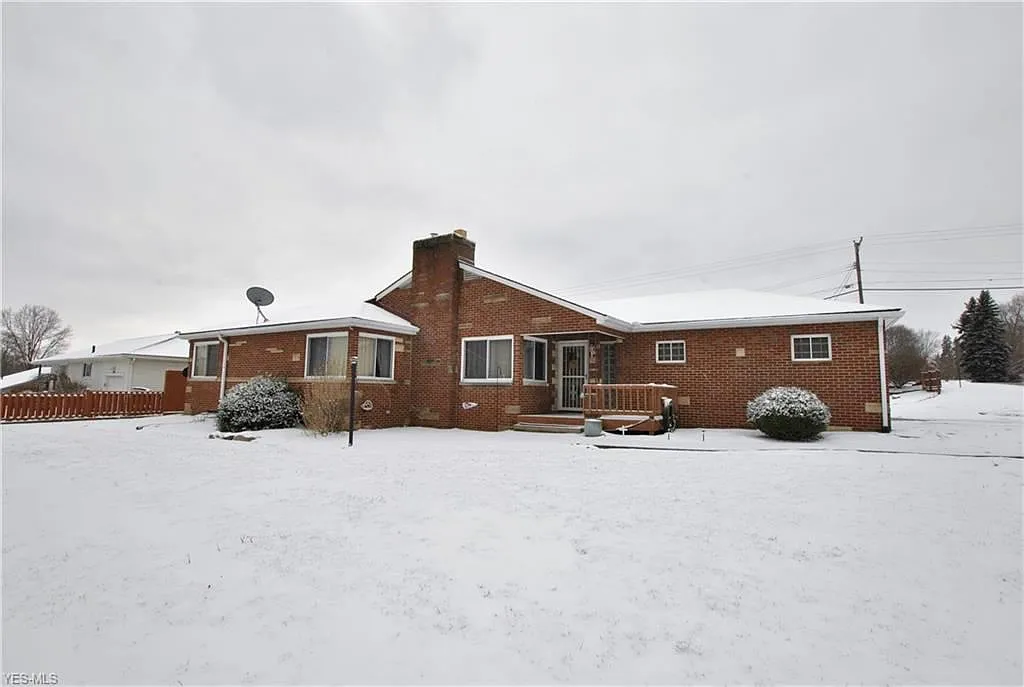 1635 Woodlawn Ave NW photo 1