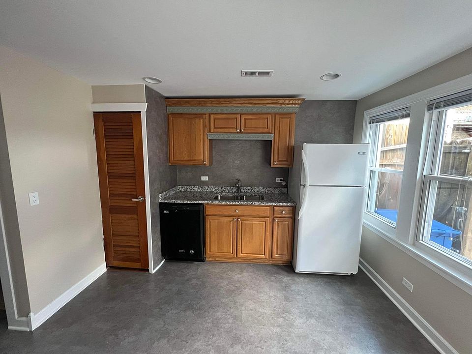 1st image of 4509 N Keokuk Ave #1R