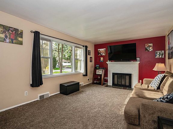 4th image of 7 Gilbert Dr