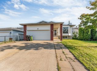 4511 25th Ave NW, Edmonton, AB T6L 3X6
