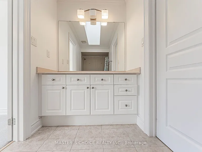 2357 Rideau Dr — Photo 23