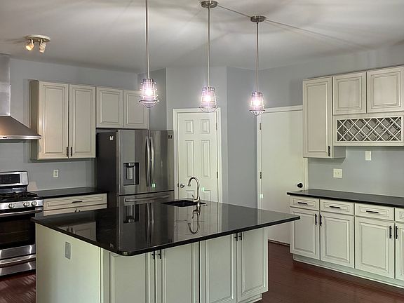 3rd image of 1305 Rockbass Rd