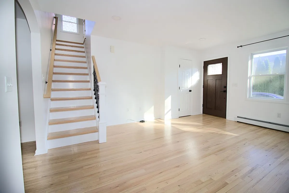 3 bed, 1.5 bath, 2686 sqft, $2,650 — Photo 2