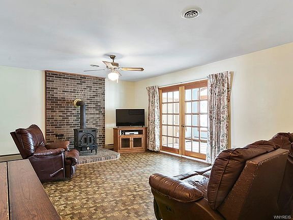 2nd image of 5870 Creekview Dr