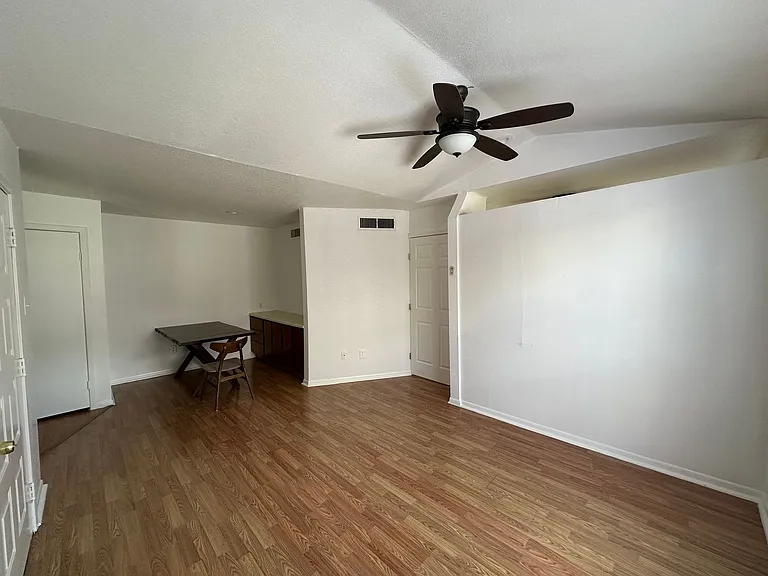 7901 Cambridge St — Photo 44