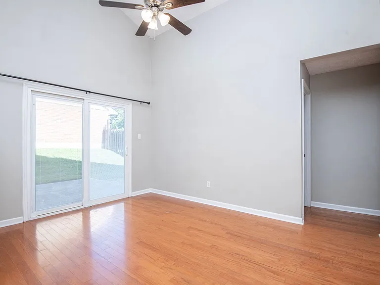 8816 Mill Run Dr — Photo 20