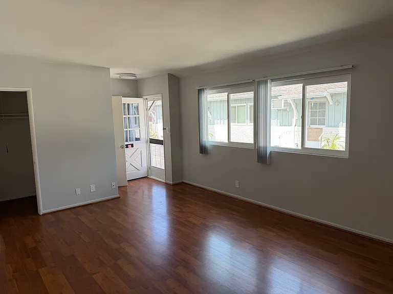 14606 Magnolia Blvd #1 — Photo 2