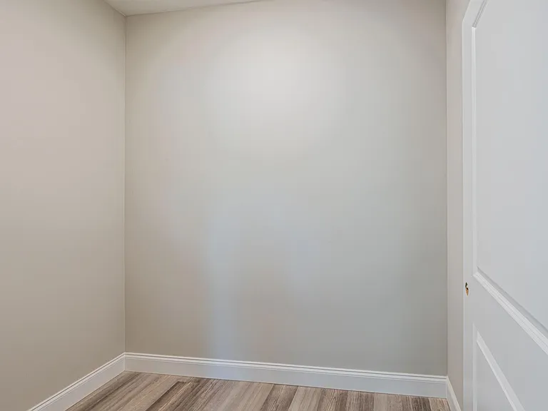 1011 Campbell Ln — Photo 4