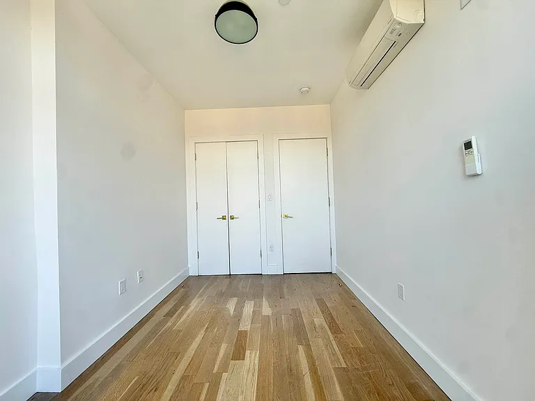 1052 Dean St #4R — Photo 10