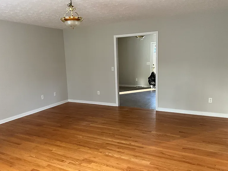 160 Cherokee Dr — Photo 4