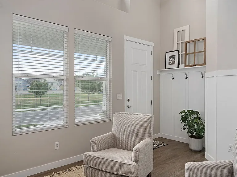 1596 N Cordoba Dr — Photo 11