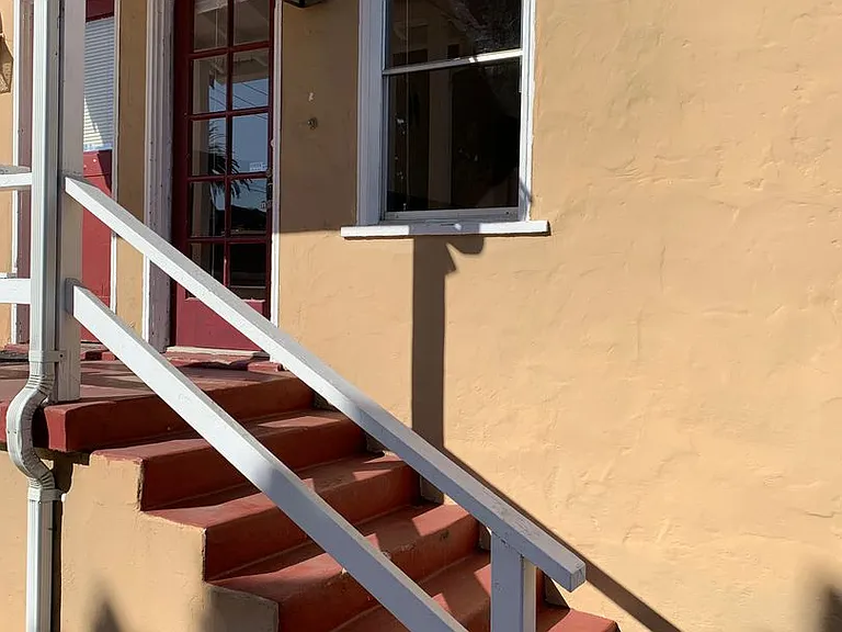 560 Jefferson St — Photo 3