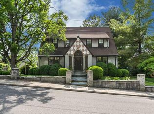 200 N Market St, Staunton, VA 24401