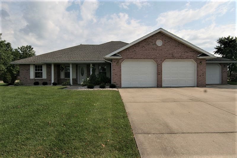 1st image of 1611 White Oak Dr