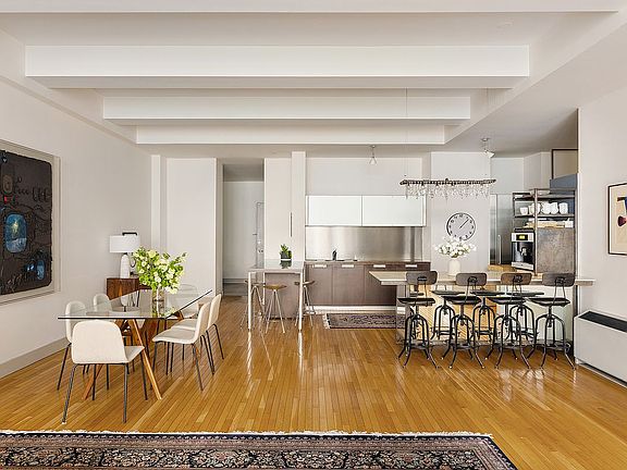 4th image of 252 7th Ave APT 5R
