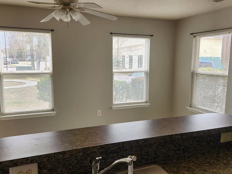 409 Tree Top Ct #D — Photo 8