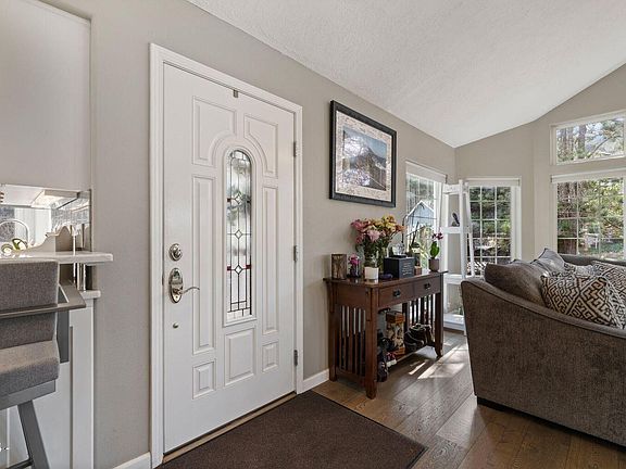 5th image of 465 SW Edgewater