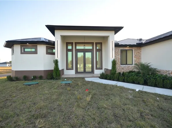 2416 Diplomat Pkwy W, Cape Coral, FL 33993
