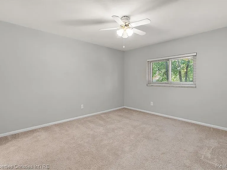 880 N Adams Rd #6 — Photo 12