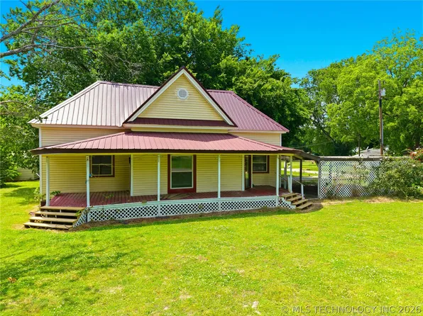 321 E Delaware St, Westville, OK 74965