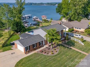 8005 Island View Ct, Denver, NC 28037