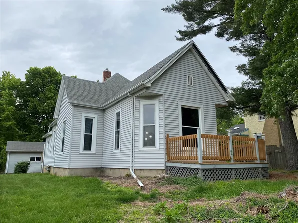 111 Jackson Ave, Charleston, IL 61920