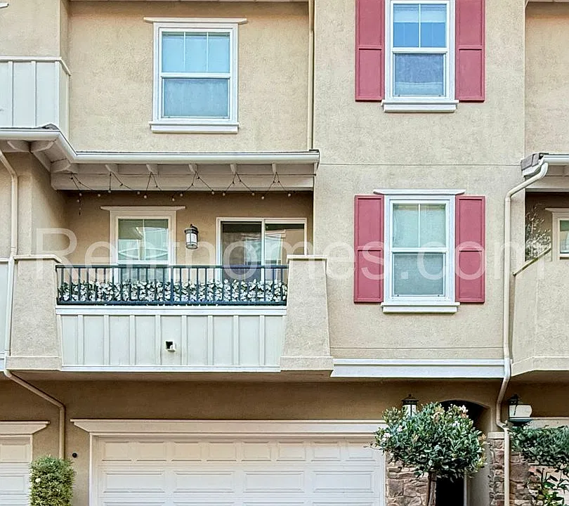 2113 Cosmo Way