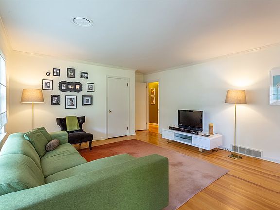 2nd image of 1655 Estate Dr