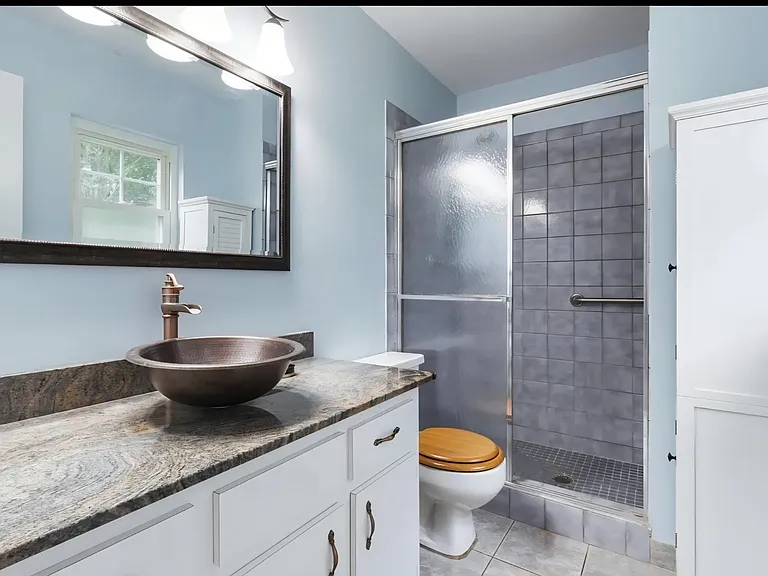 4465 NE 34th Ct — Photo 8