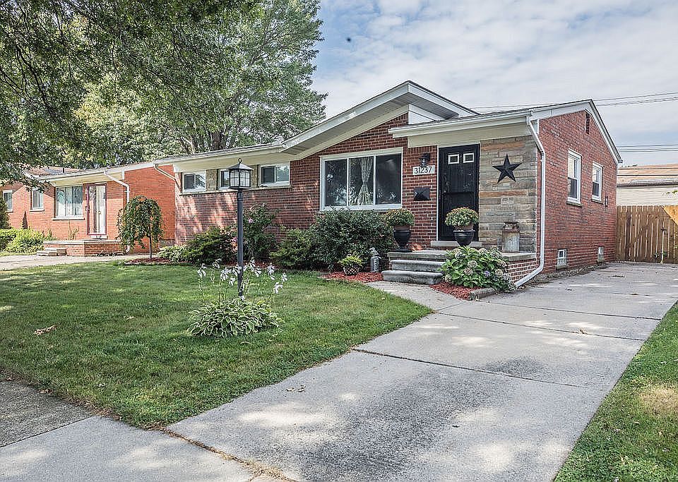 1st image of 31237 Arrowhead St