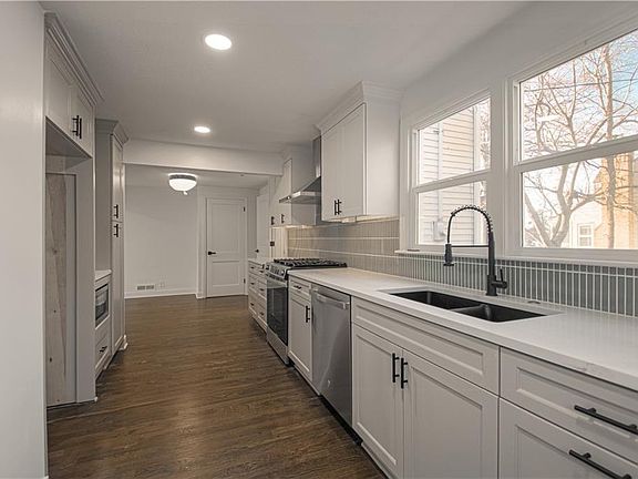 4th image of 4933 Parish Dr