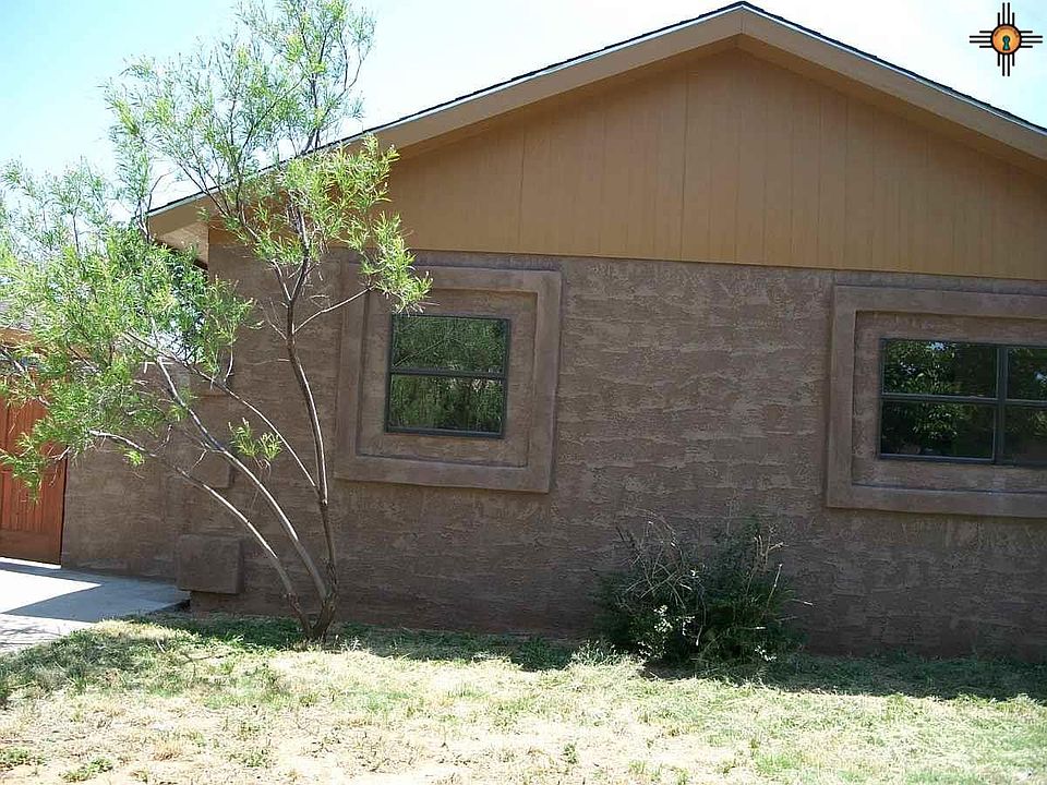 1st image of 221 Circle Dr
