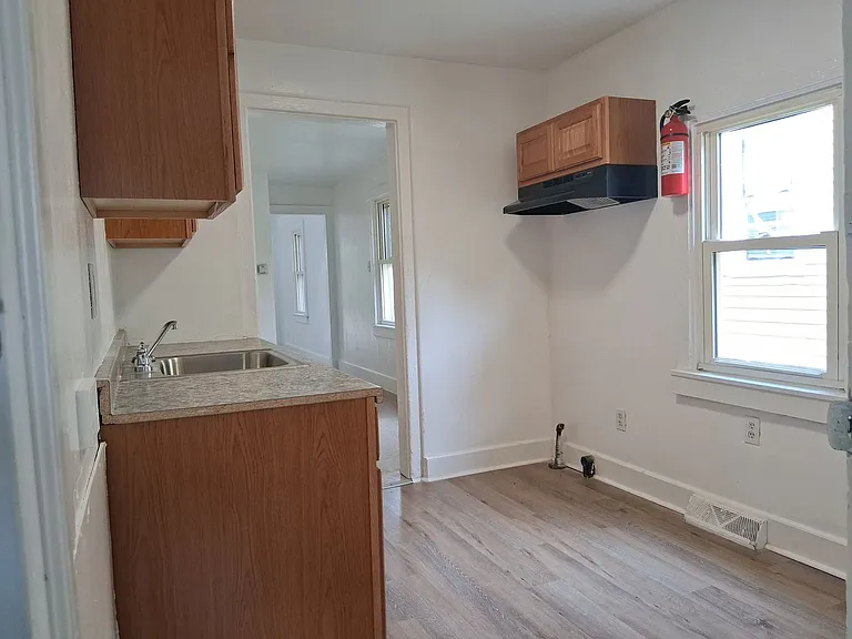 213 Cohansey St — Photo 8