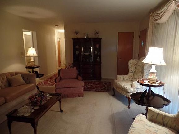 4th image of 702 Wilson Ave