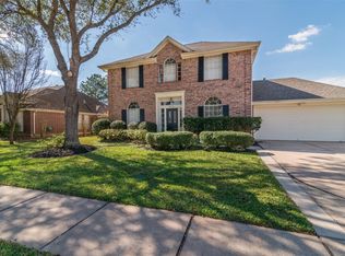 2214 N Mission Cir, Friendswood, TX 77546