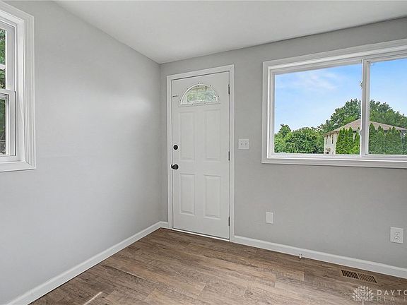 5th image of 1528 Superior Ave