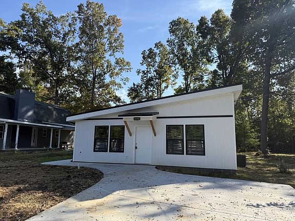 2nd image of 1002 Delaware Dr